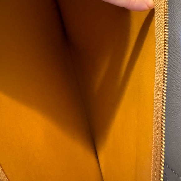 Authentic Tory Burch Triple Compartment Perry - Picture 14 of 14